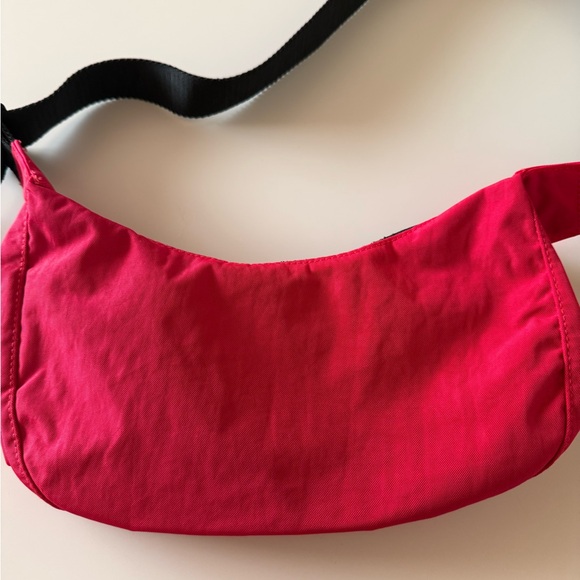 Baggu Small Nylon Crescent Bag Candy Apple - Picture 2 of 4